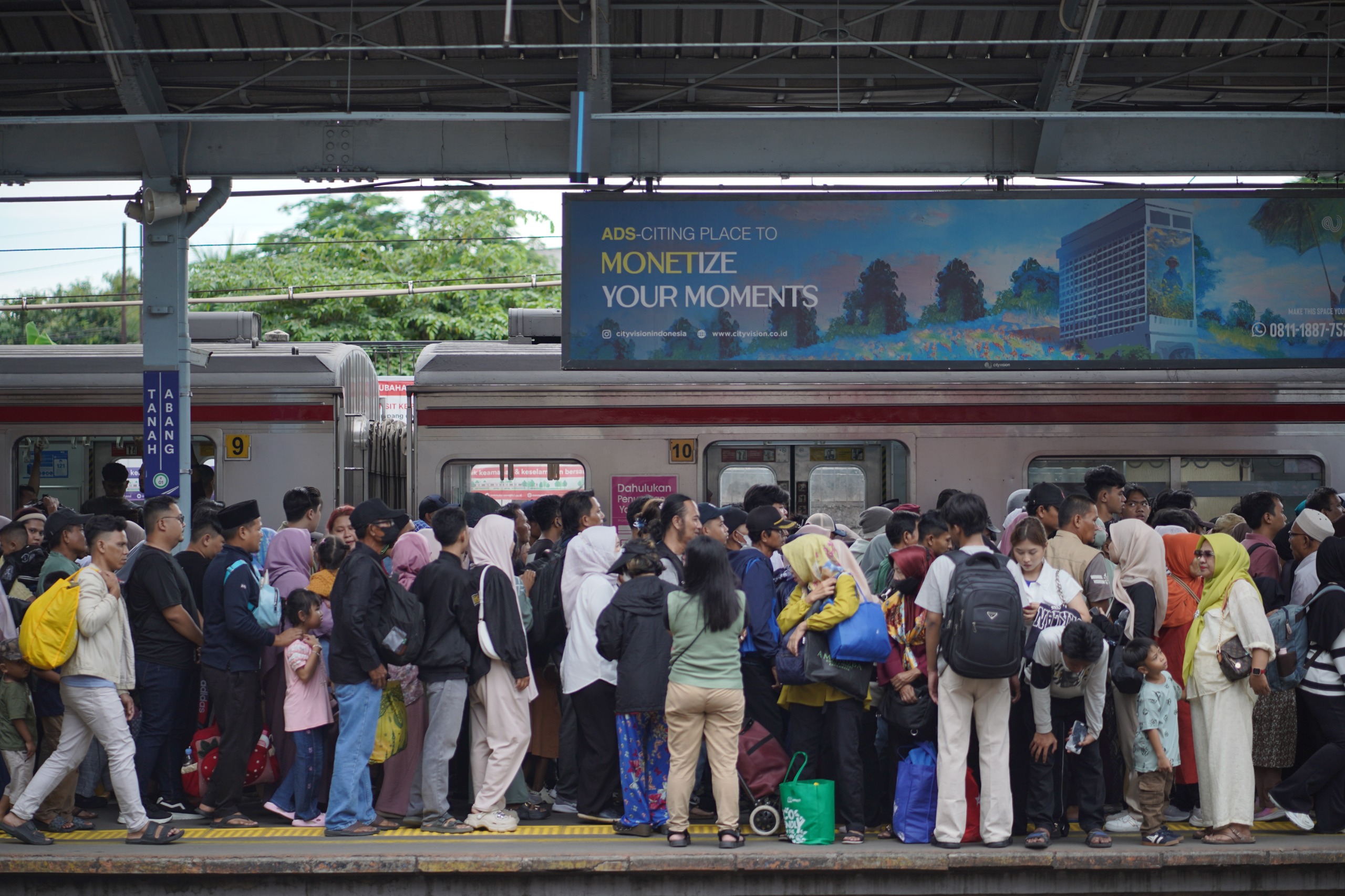 Pengguna KAI Commuter Lebaran 2025 Catat Lonjakan di Jabodetabek dan Daerah