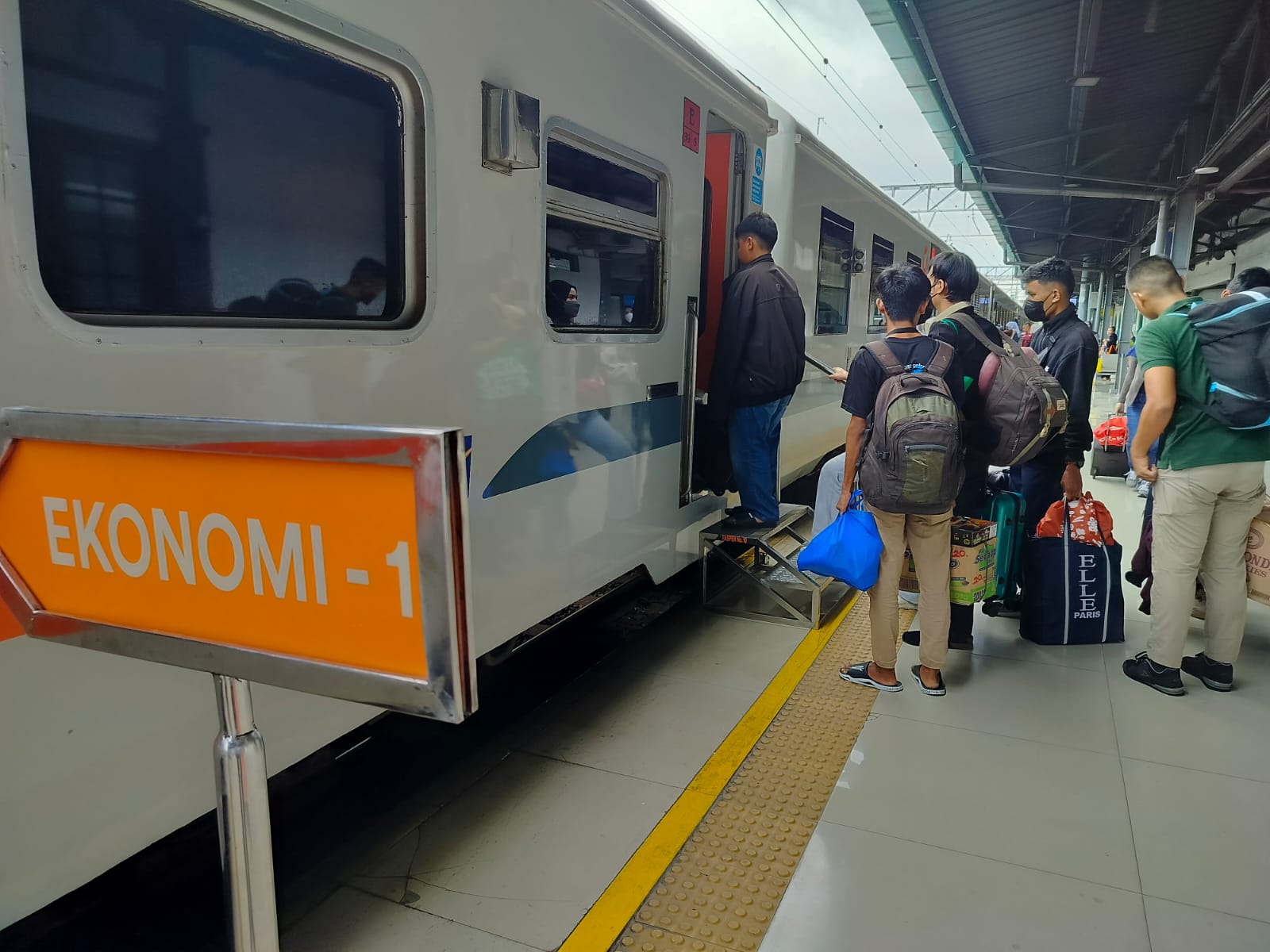 Lebaran 2025: Peran Work From Anywhere dan Strategi KAI Atasi Lonjakan Arus Balik
