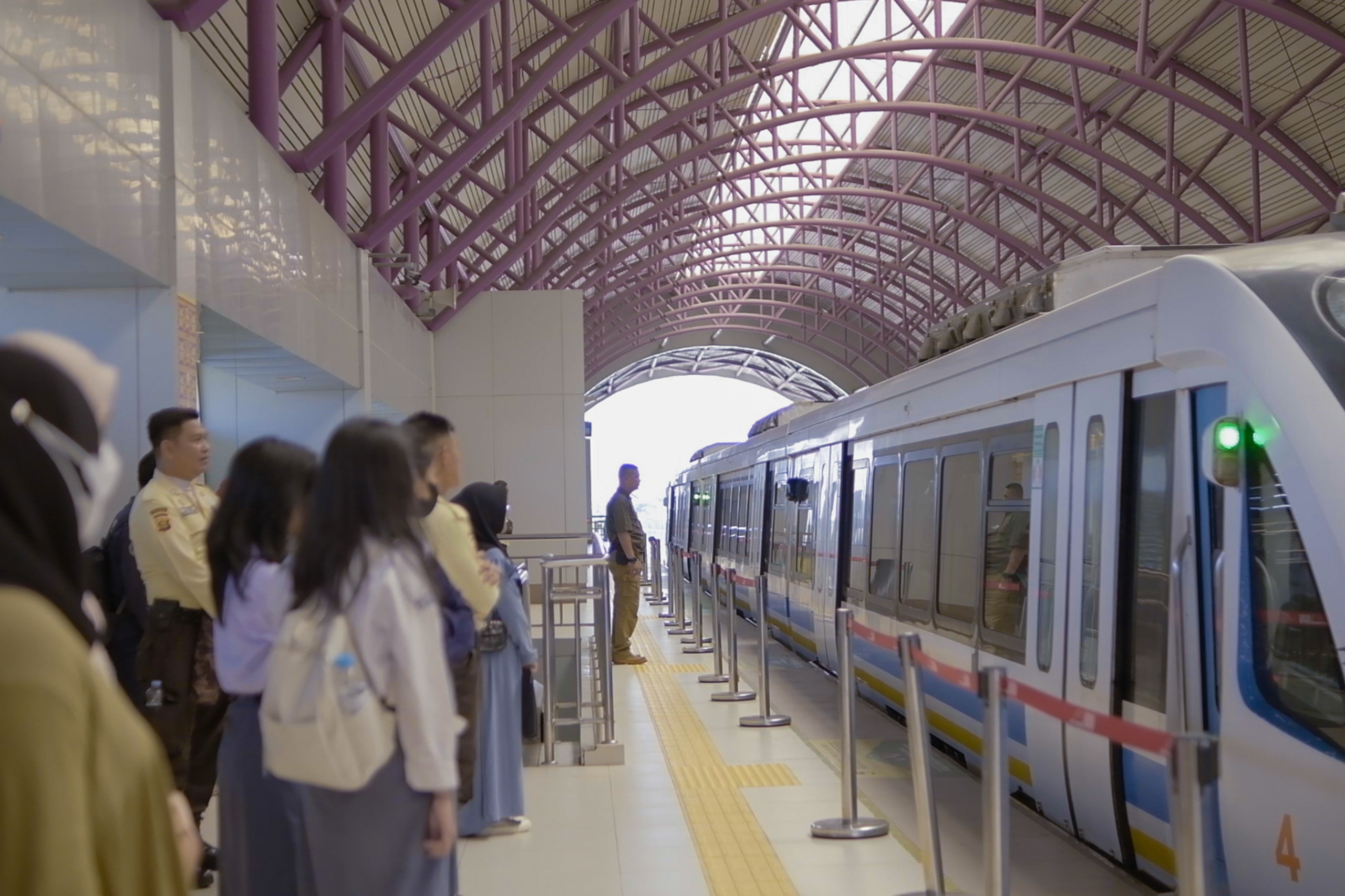 LRT Sumsel Penumpang Lebaran Capai Rekor, UMKM Lokal Ikut Berkembang