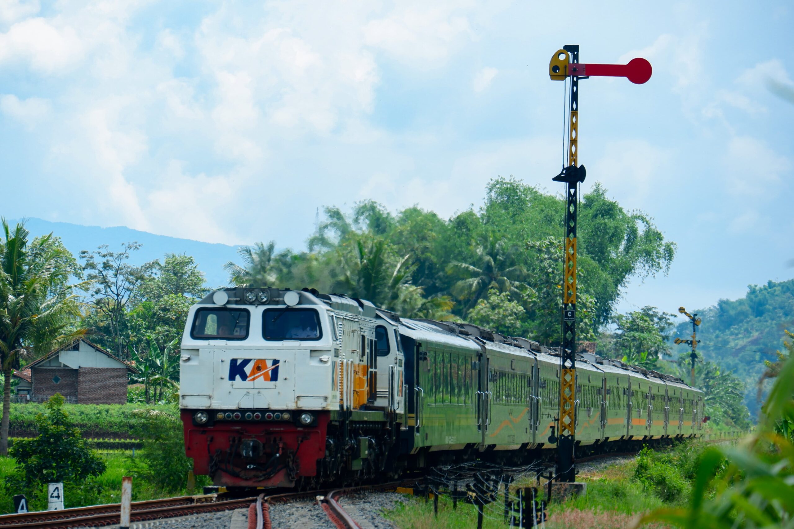KAI Perkuat Akses Transportasi di Jawa Barat dengan Layanan KA Pangandaran dan Papandayan