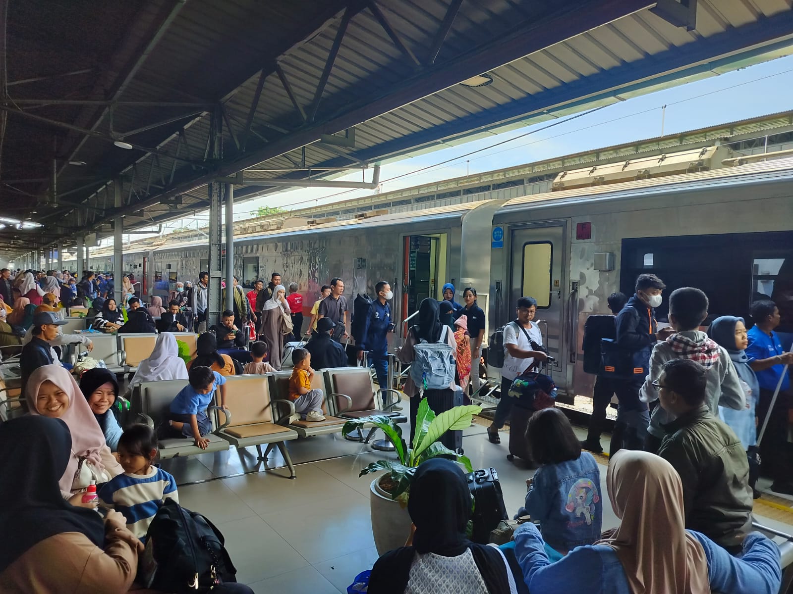 Libur Panjang, Tiket KA Terjual 603 Ribu: Okupansi Tembus 105 Persen!