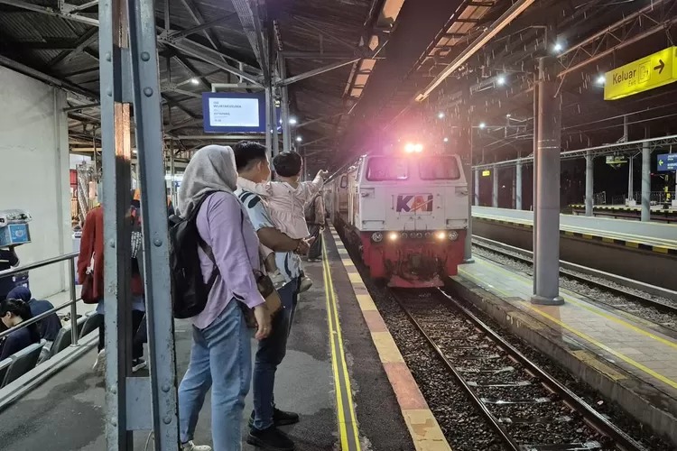 Penumpang Kereta Melonjak 65 Persen, Daop 6 Ramai Saat Waisak