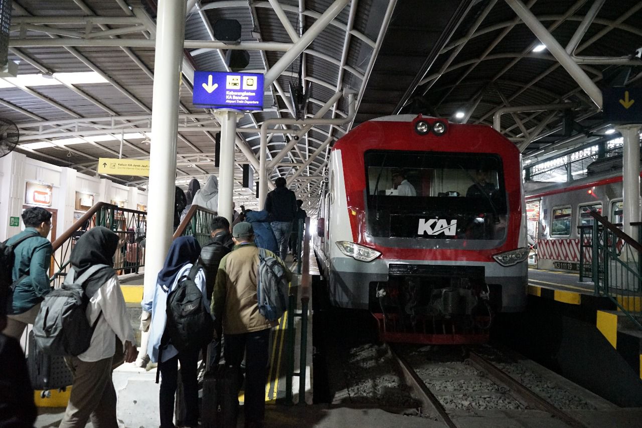 (FOTO) PT Railink Antisipasi Lonjakan Penumpang Libur Yesus Kristus dengan 376 Perjalanan KA Bandara